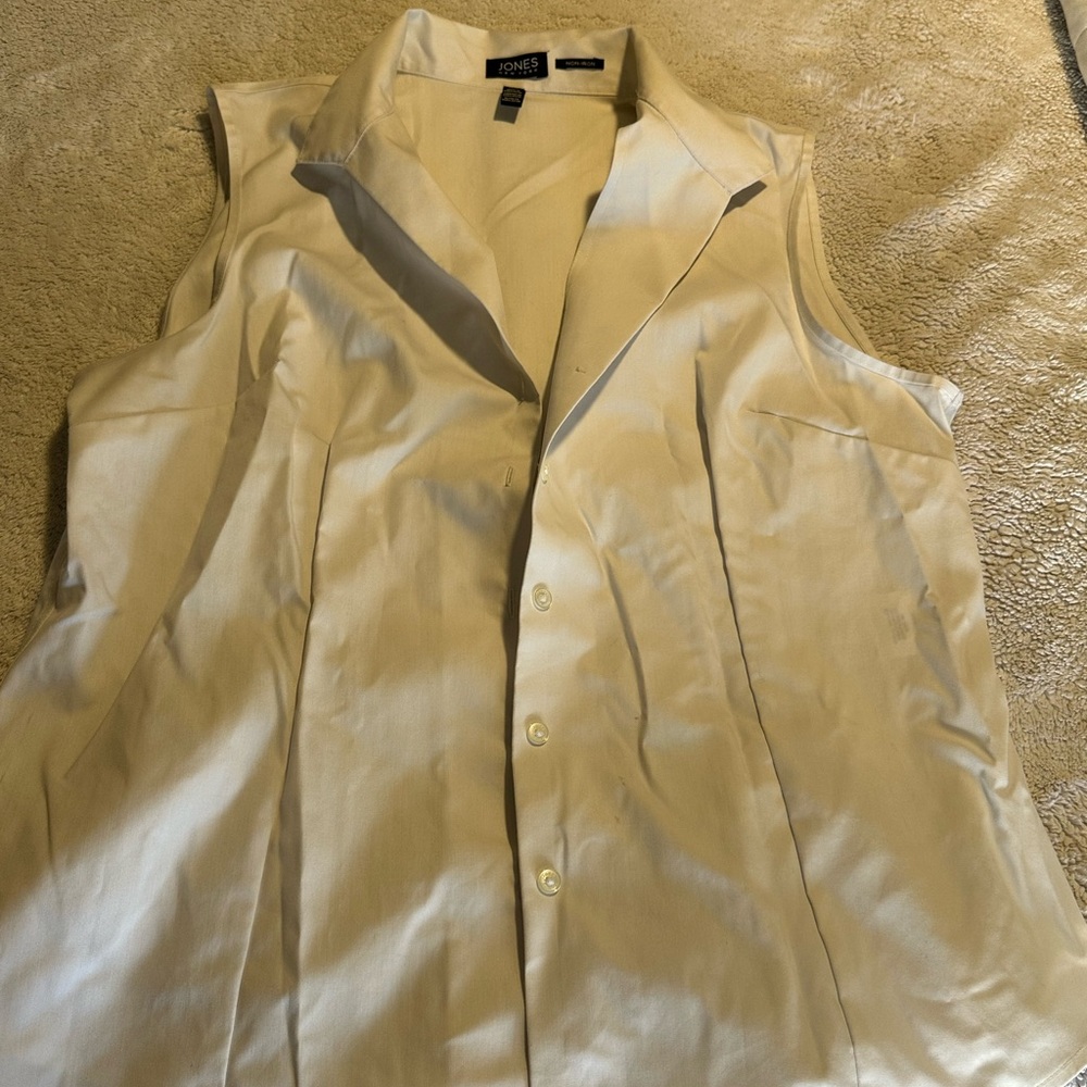 Jones New York Cream Sleeveless Blouse
